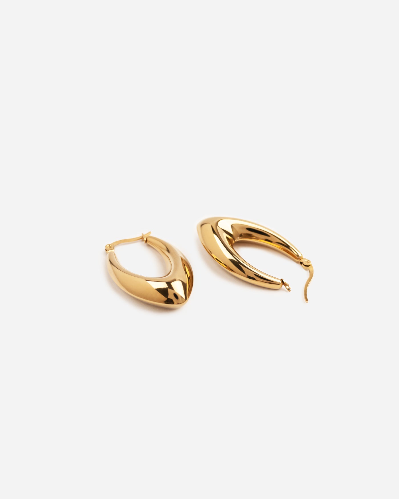 Nova V-Curve Golden Earrings