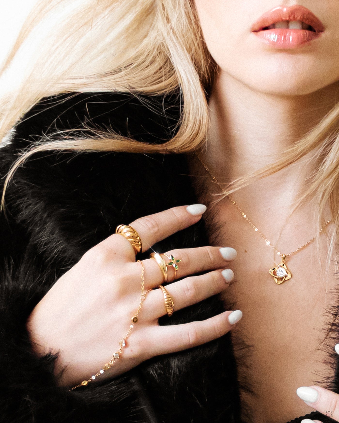 Auric Thread Hand Chain